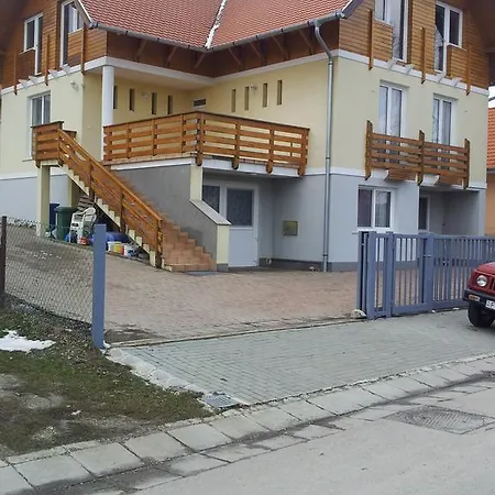 Apartment Balazs Apartman *